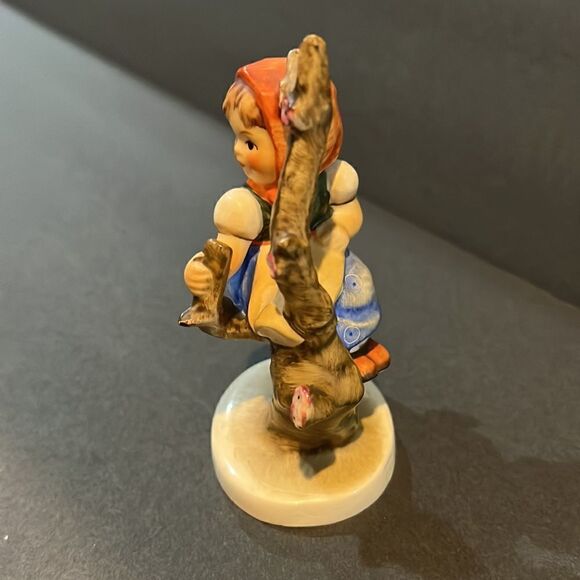 Hummel Apple Tree Girl Figurine. Excellent. 1955 - Picture 2 of 5